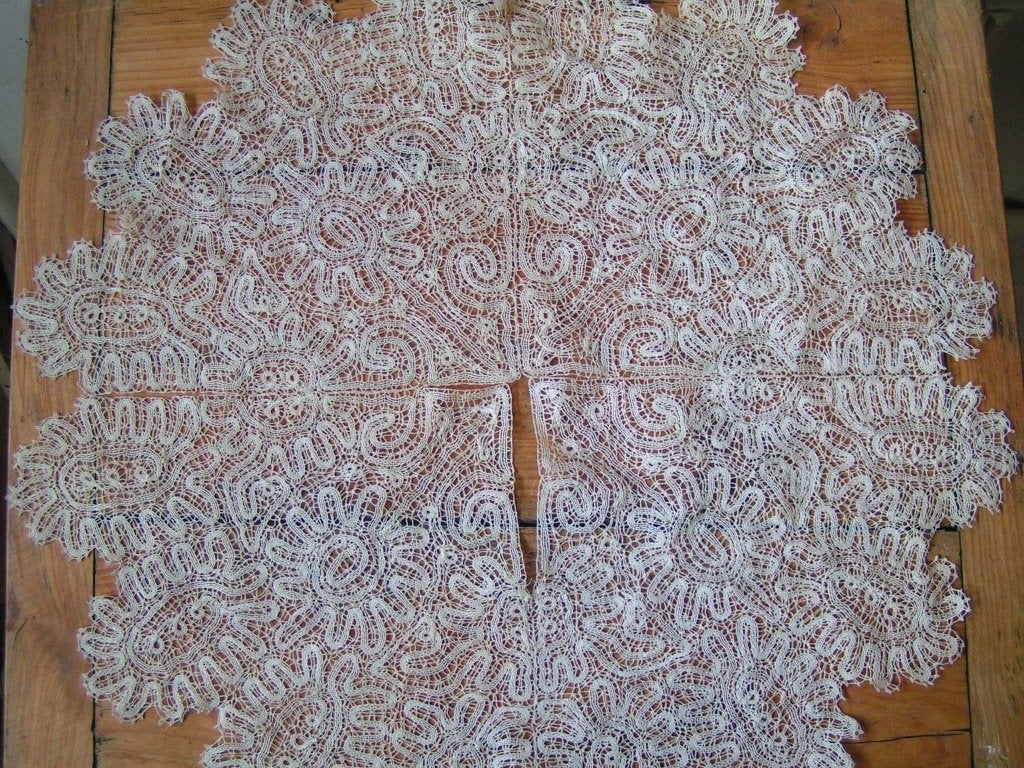 antiek kanten kleedje nr AA 69, Verzenden