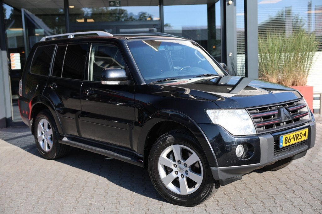 Mitsubishi PAJERO 3.2 DID 5DRS A/T VAN, Auto's, Automaat, 4 cilinders, Zwart, Origineel Nederlands