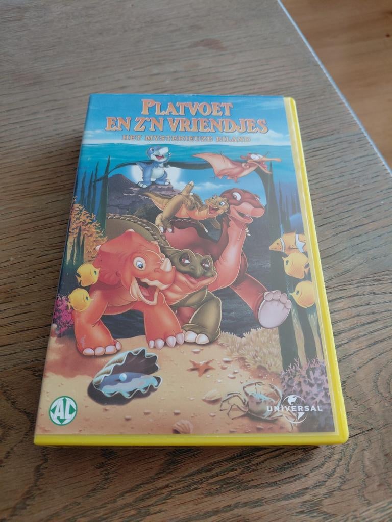 Platvoet en z'n vriendjes 5 Het Mysterieuze eiland NIEUW!, Cd's en Dvd's, VHS | Kinderen en Jeugd, Tekenfilm, Alle leeftijden