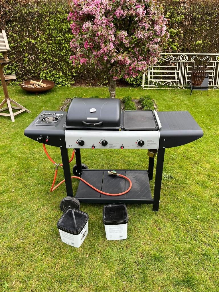 BBQ met lavastenen | gasbarbecue, Ophalen, Zo goed als nieuw, Nice Cooker