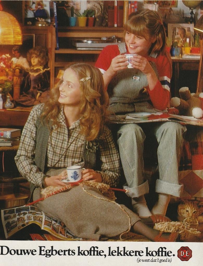 Retro reclame 1979 Douwe Egberts koffie tienermeisjes, Verzamelen, Retro, Verzenden, Overige typen