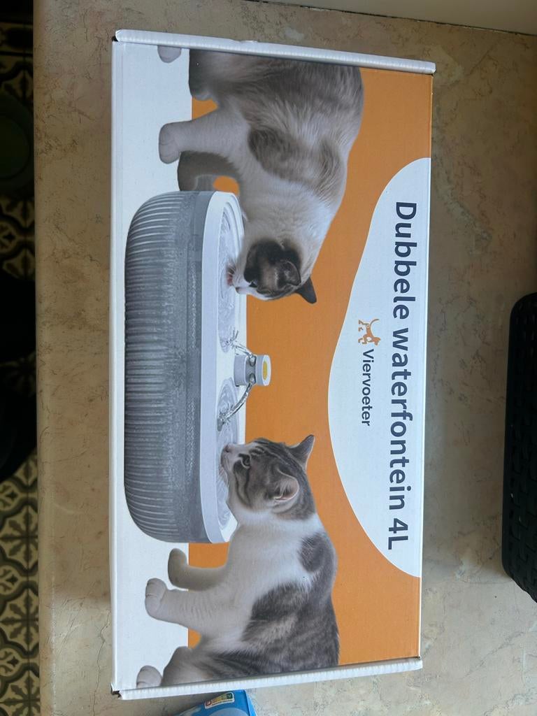 Drink katten fontein, Ophalen of Verzenden, Zo goed als nieuw