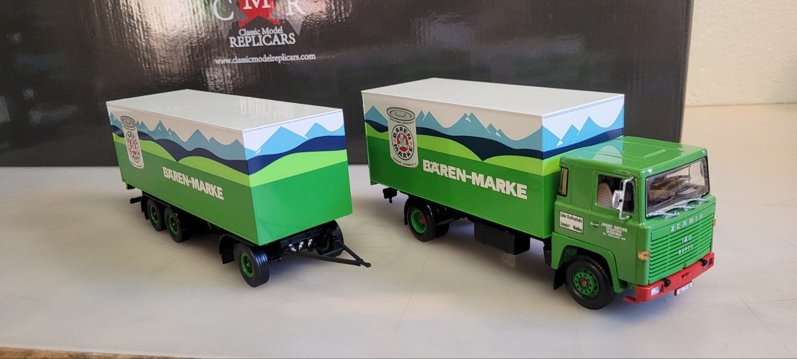 Minichamps Scania LB 140 Kofferzug Bären Marke, Hobby en Vrije tijd, Modelauto's | 1:43, Ophalen of Verzenden, Zo goed als nieuw