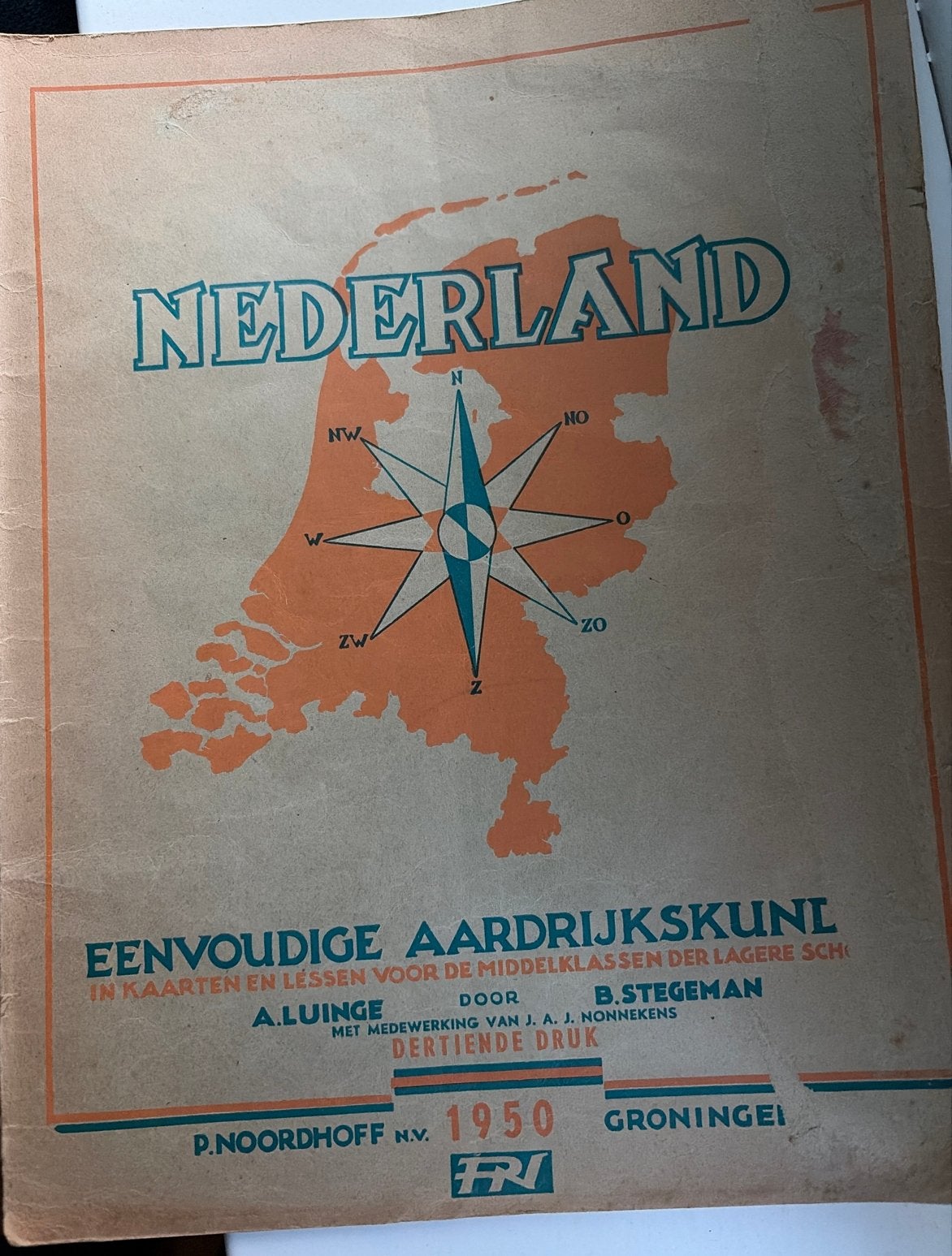 Eenvoudige Aardrijkskunde Nederland - 1950, Gelezen, Overige atlassen, Ophalen of Verzenden, 1800 tot 2000