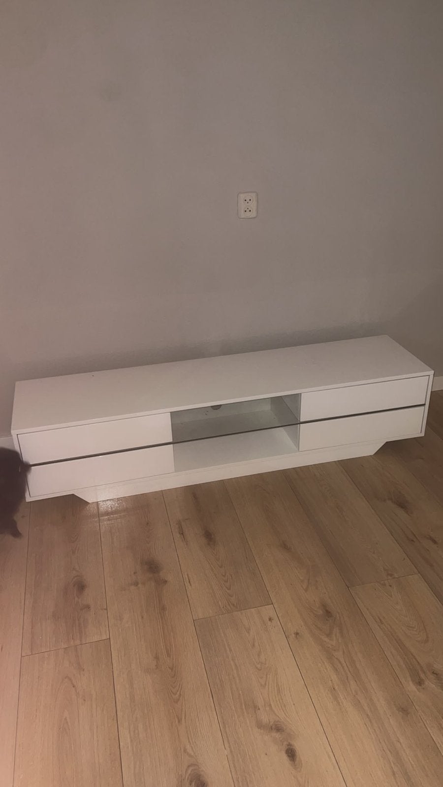Moderne witte tv-meubel met opbergruimte, Huis en Inrichting, Kasten | Televisiemeubels, Kunststof, 150 tot 200 cm, Ophalen of Verzenden