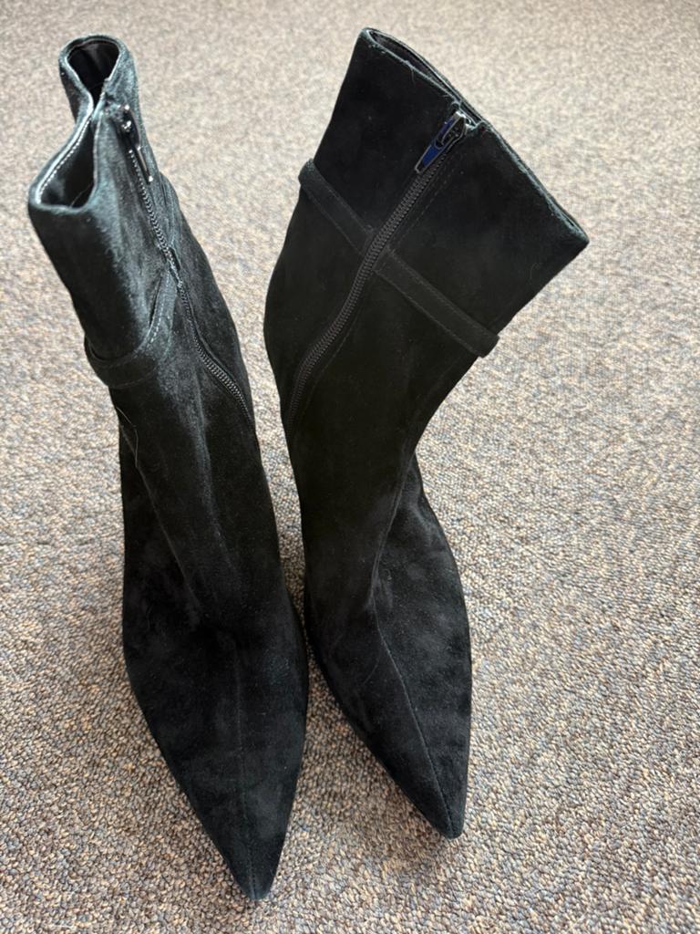 Gratis Steve Madden zwarte suède enkellaarsjes, maat 42, Verzenden, Zwart, Lage of Enkellaarzen, Zo goed als nieuw