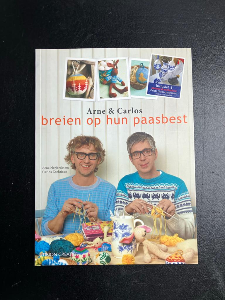 Arne & Carlos breien op hun paasbest, Ophalen of Verzenden, Zo goed als nieuw, Breien, Patroon of Boek