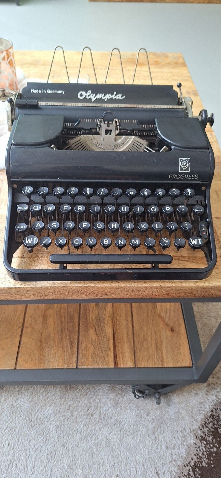 Vintage Olympia typmachine, Ophalen