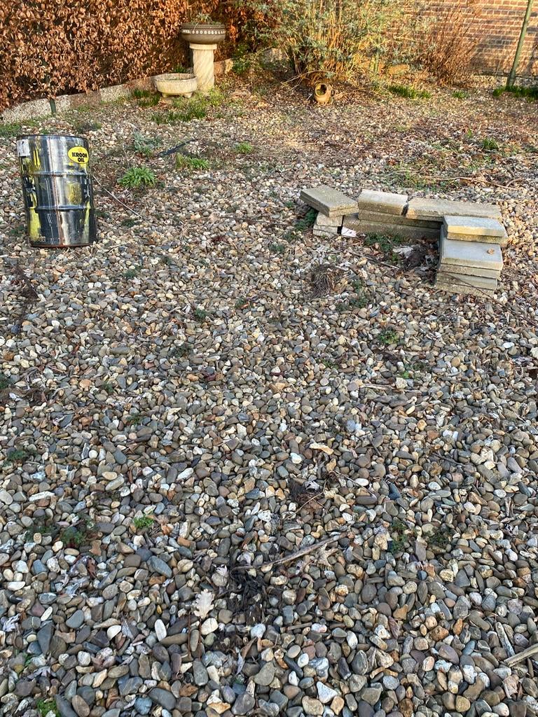 Gratis af te halen: Grind voor tuin (zelf uitscheppen), Tuin en Terras, Grind, Keien en Split, Ophalen, Gebruikt, Multi, Grind