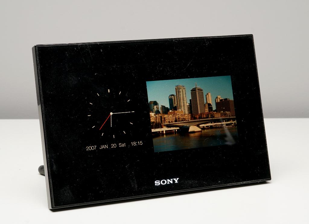 Sony DPF-D70 digitaal fotolijstje, Ophalen of Verzenden, Gebruikt, Minder dan 1 GB, Kleiner dan 8 inch