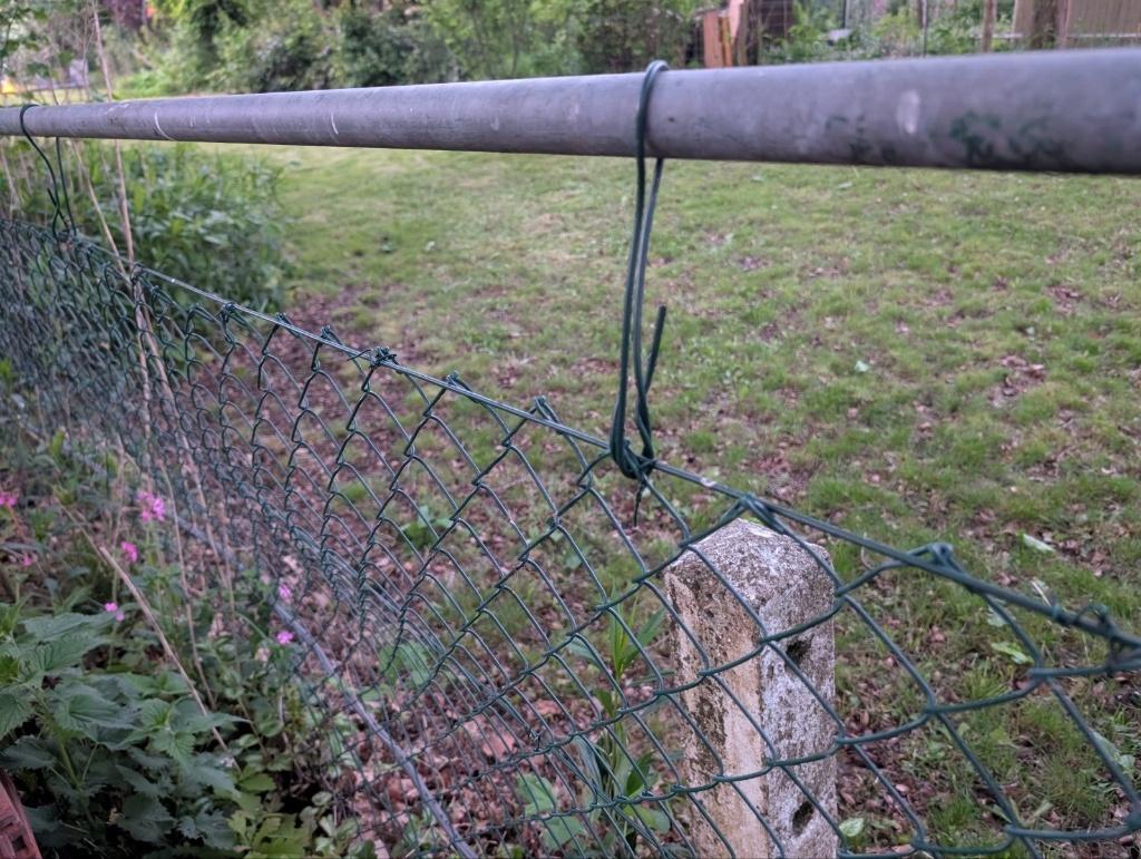Afrastering hekwerk gratis bij demontage, Tuin en Terras, Tuinhekken en Hekwerk, Ophalen, Gebruikt, IJzer, Gaashekwerk