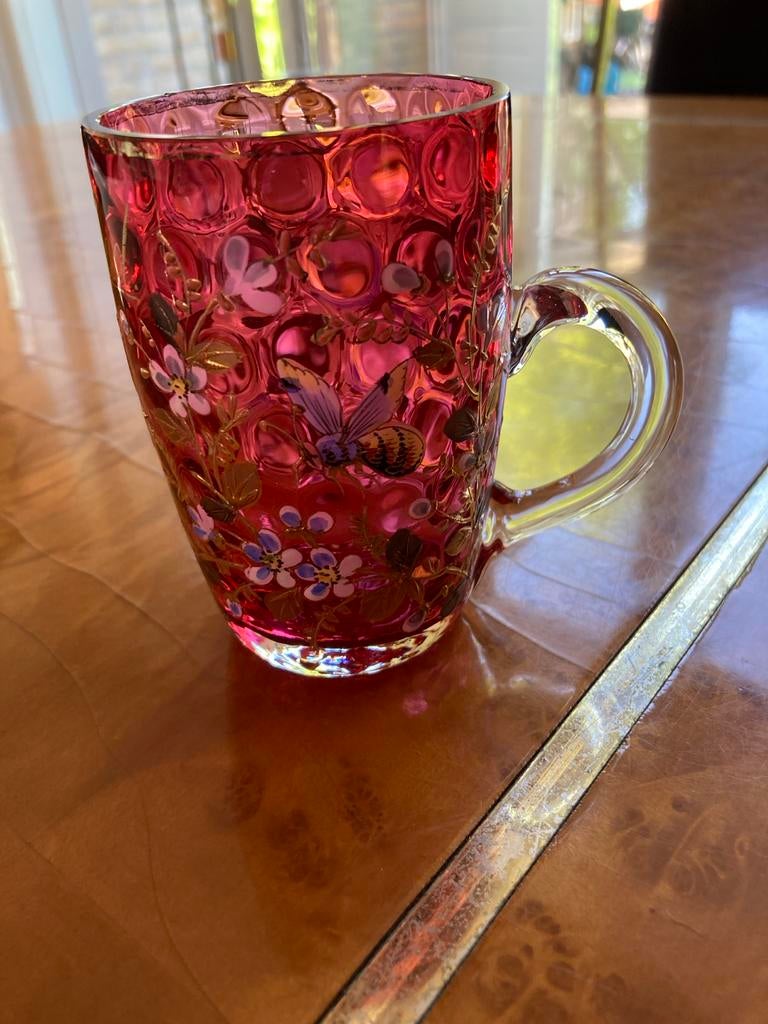 Antieke Cranberry Glas Mok met Emaille Decoratie, Ophalen
