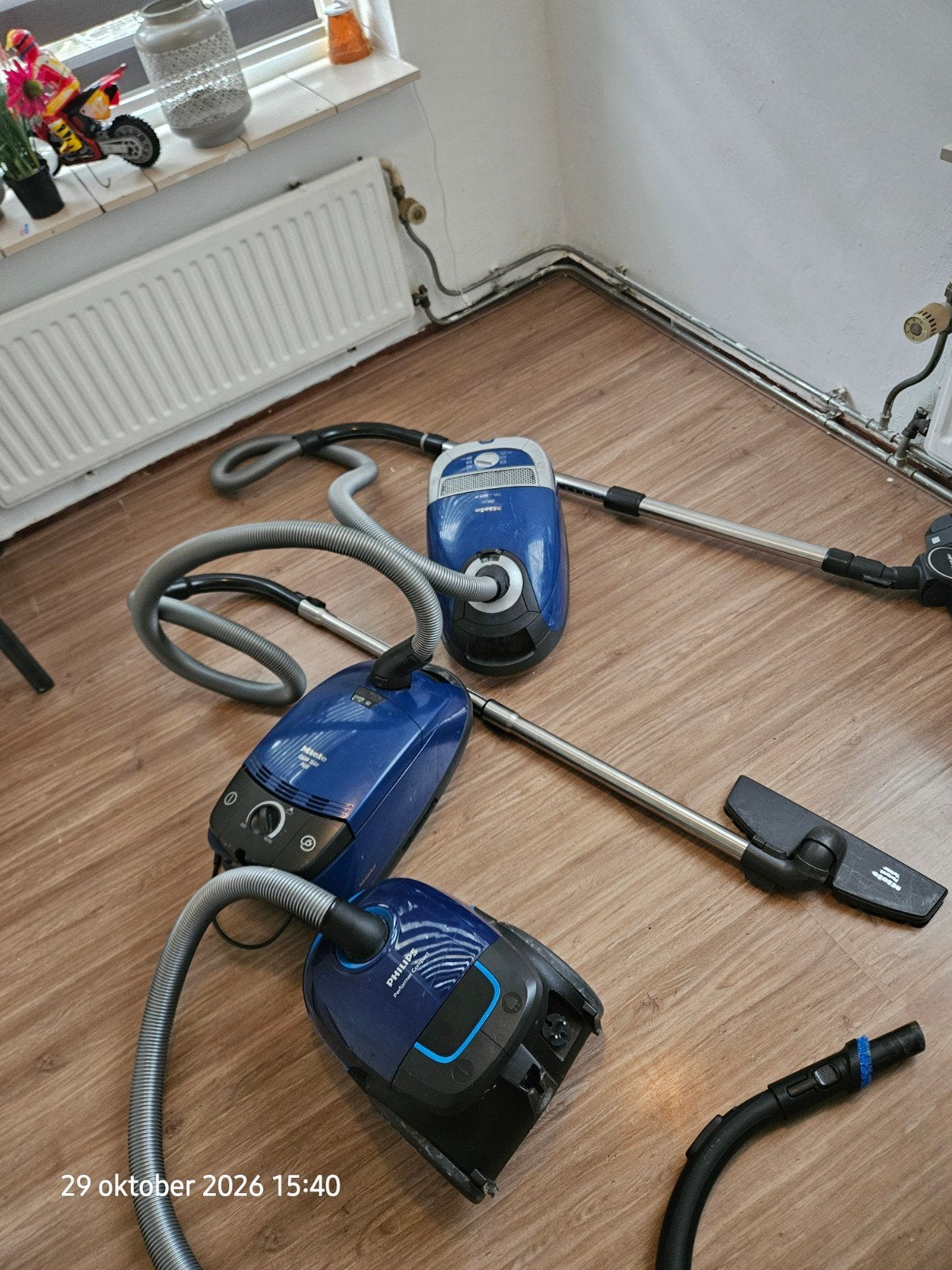 drie stofzuigers . twee miel en philips, Gebruikt, Miele, 2000 watt of meer, Geschikt voor harde vloeren