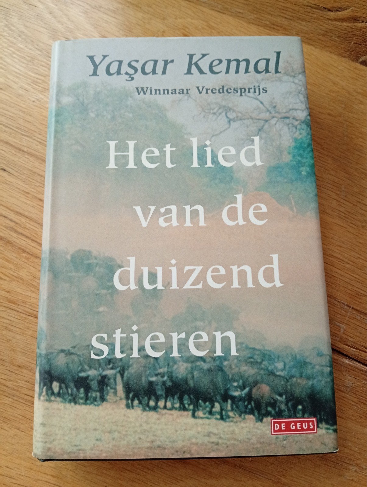 Het lied van de duizend stieren - Yaşar Kemal, Europa overig, Yaşar Kemal, Ophalen of Verzenden, Zo goed als nieuw