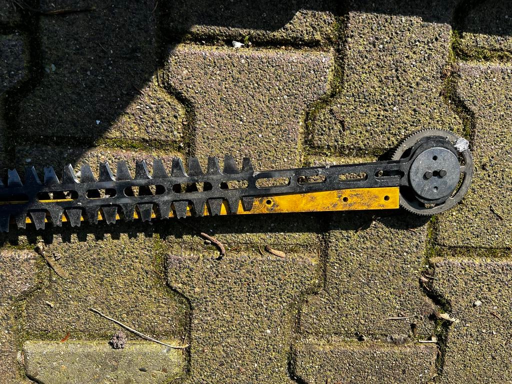DeWalt Heggenschaar - Onderdelen of voor de handige klusser, Ophalen, Gebruikt, Accu