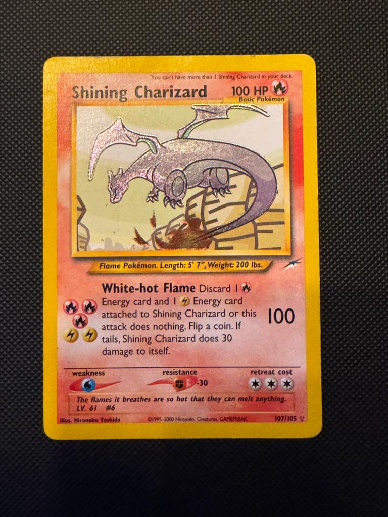 Shining Charizard 107/105 neo destiny, Hobby en Vrije tijd, Verzamelkaartspellen | Pokémon, Ophalen of Verzenden, Zo goed als nieuw