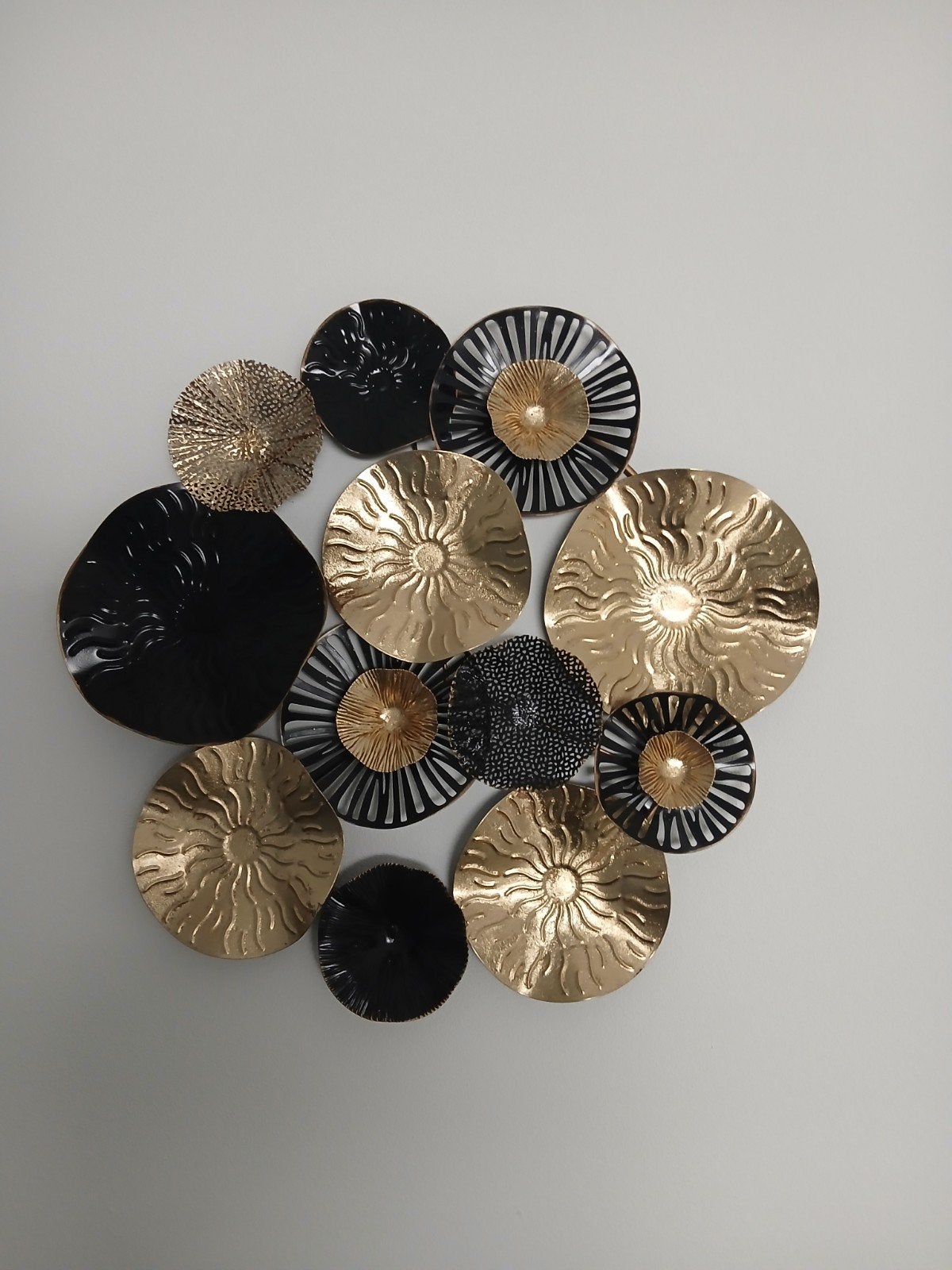 Chique metalen wanddecoratie zwart/goud - Zo goed als nieuw, Huis en Inrichting, Woonaccessoires | Wanddecoraties, Ophalen