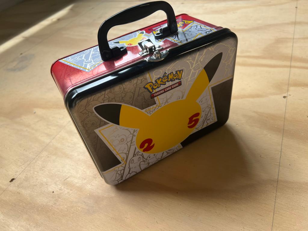 Pokemon  celebrations opbergkist leeg, Ophalen of Verzenden, Zo goed als nieuw, Overige typen