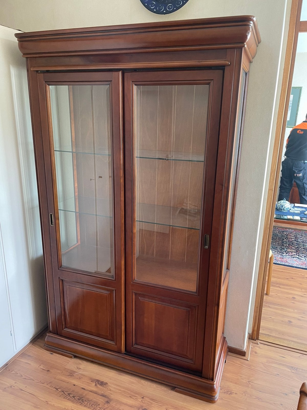 Exclusieve Kersenhouten Vitrinekast in Klassieke Stijl, Huis en Inrichting, Ophalen, 200 cm of meer, Zo goed als nieuw, Kersenhout