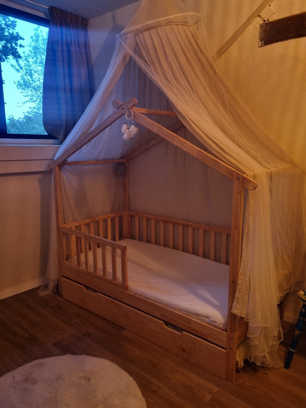 Petite Amelie bedhuisje met onderschuiflade en matrassen, 70 tot 85 cm, Zo goed als nieuw, 160 tot 180 cm, Ophalen