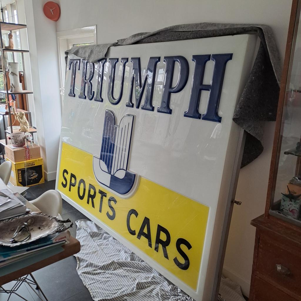 Originele Triumph Sports Cars lichtbak jaren 60 - 250x183cm, Ophalen, Zo goed als nieuw, Reclamebord