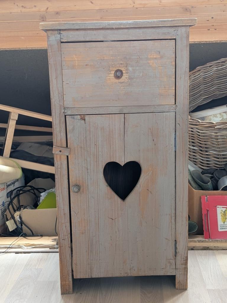 Vintage houten kastje met hartuitsparing, Antiek en Kunst, Curiosa en Brocante, Ophalen