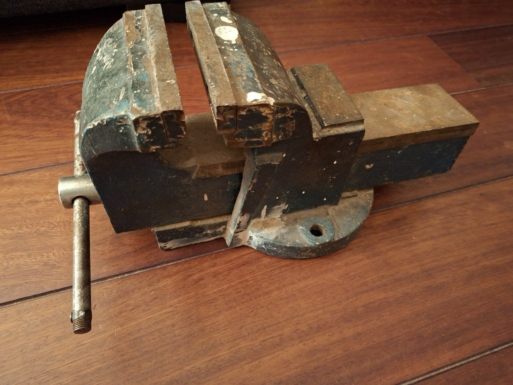 Antieke bankschroef, Ophalen