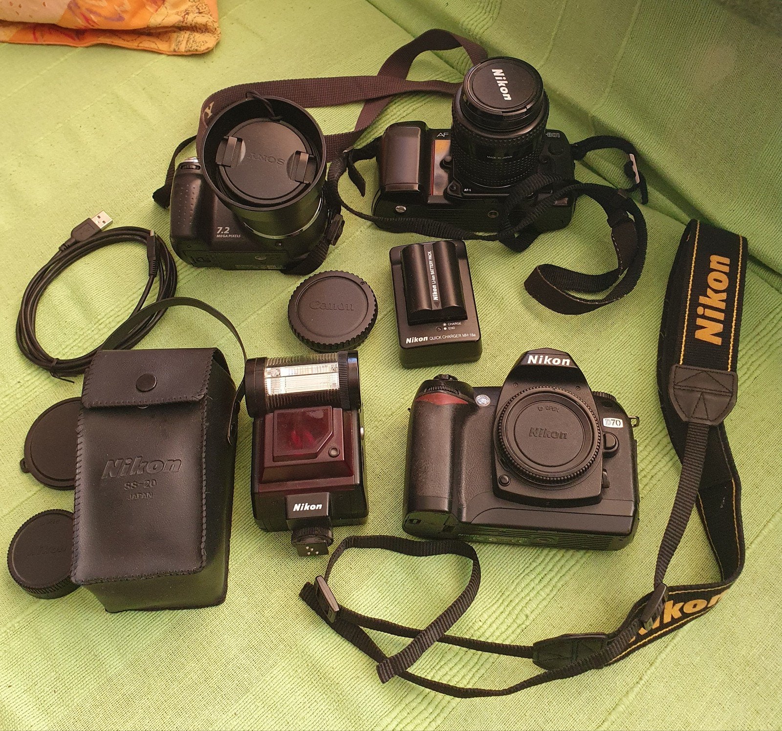 3 fototoestellen 2x Nikon, 1 Sony, Audio, Tv en Foto, Fotocamera's Analoog, Ophalen, Gebruikt, Spiegelreflex, Nikon
