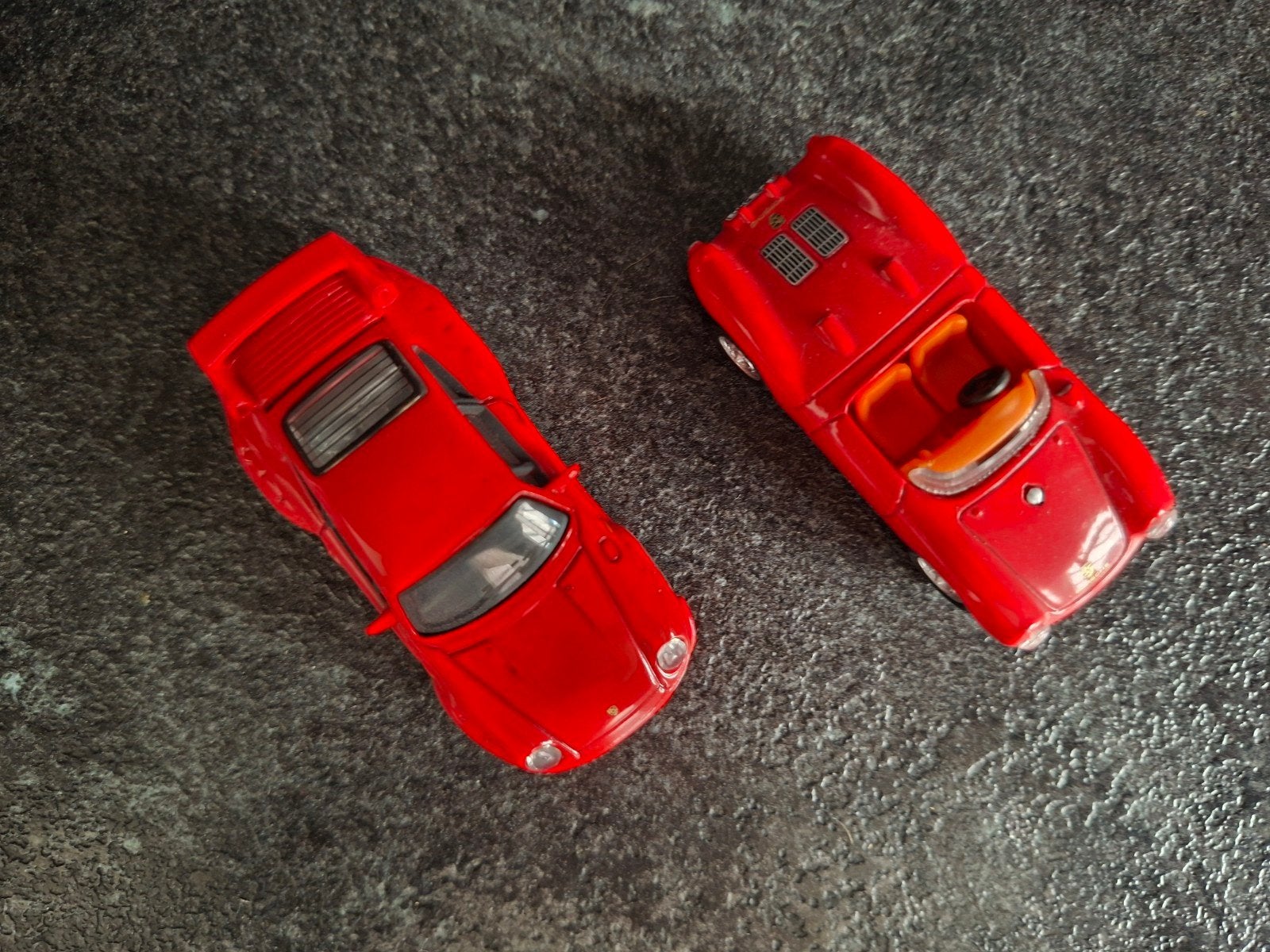 Set van 2 rode speelgoedauto's - Porsche modellen, Ophalen of Verzenden, Zo goed als nieuw, Auto