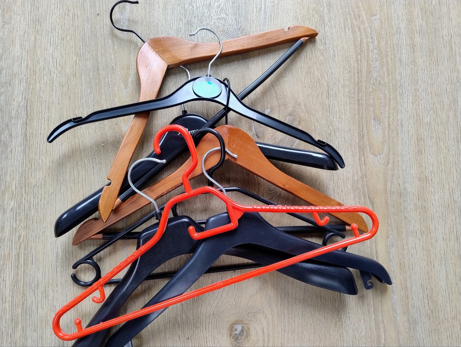 Diverse kledinghangers (gratis af te halen), Ophalen, Gebruikt, Hout, Volwassenen