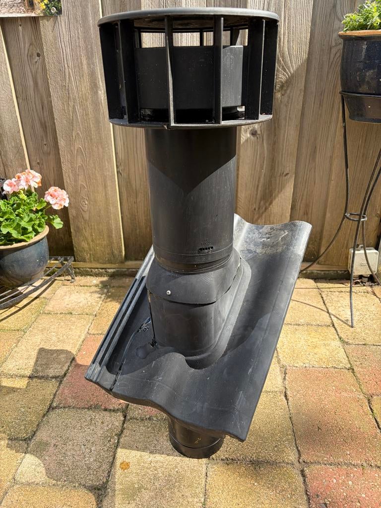 Dakdoorvoer ventilatie/afzuiging met kap, Ophalen, Zo goed als nieuw, Ventilator en Afzuiger