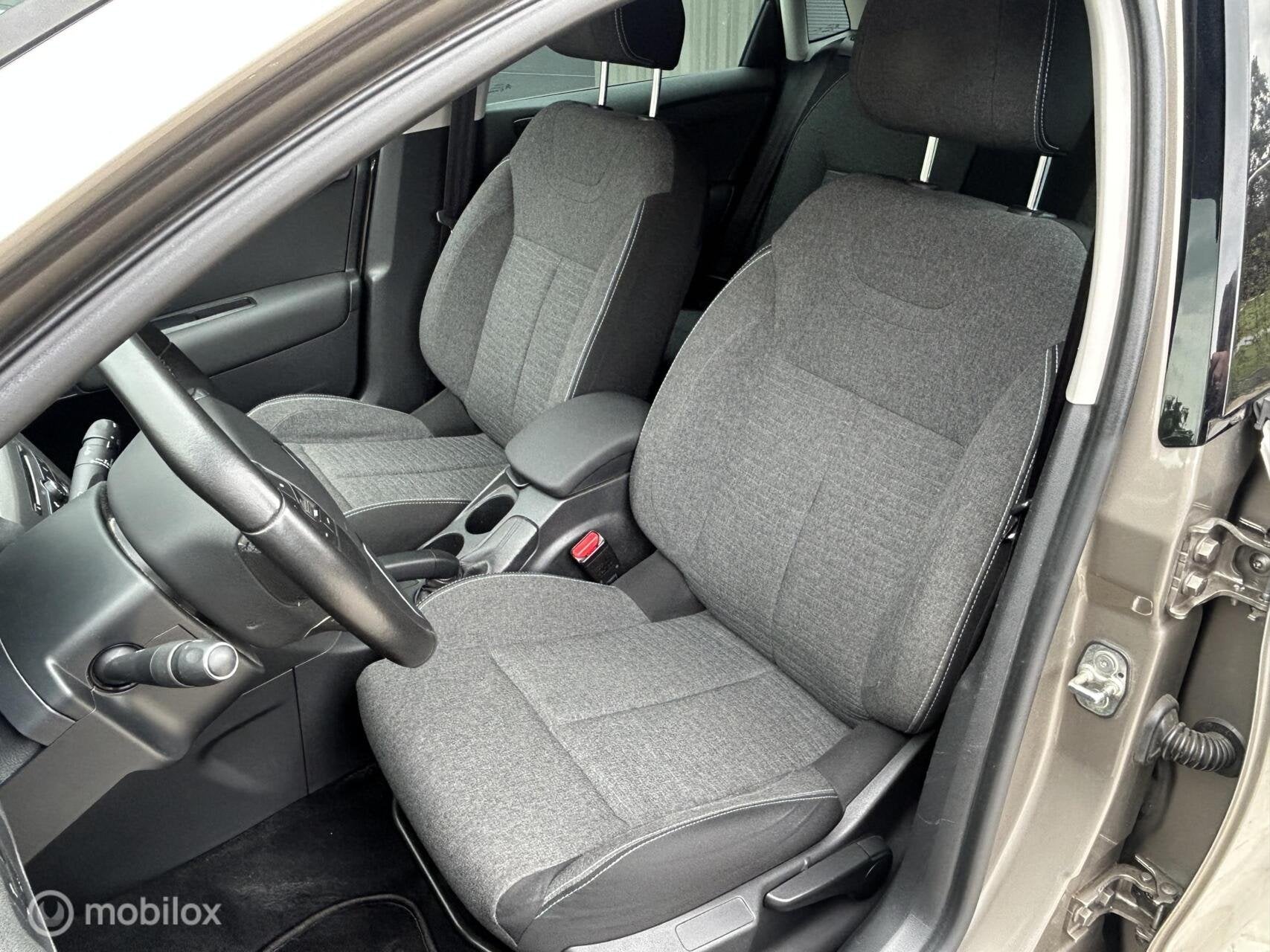 Foto 10 van Citroen C4 1.2 T 130 Pk Feel Collection