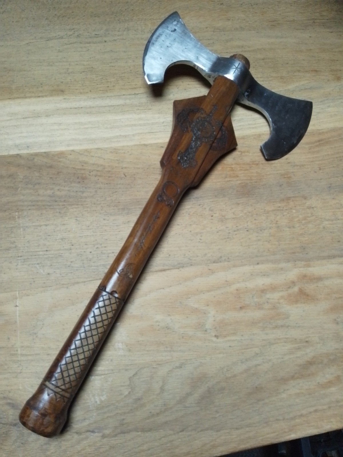 Handgemaakte Viking Bijl dubbele kop - twee Houtsoorten, Ophalen of Verzenden, Nieuw