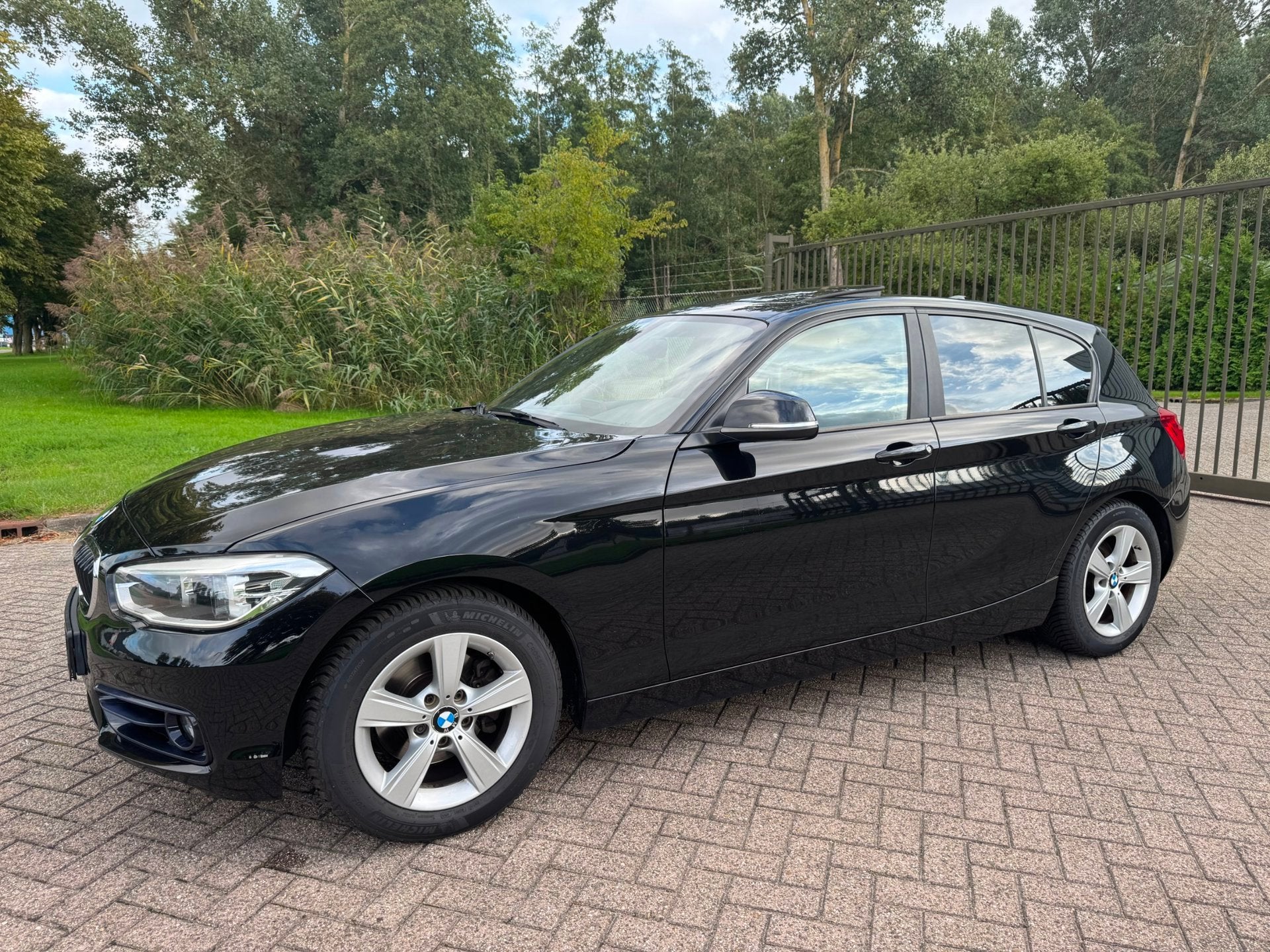 BMW 1-serie 120i Centennial Executive|184PK|ECC|PANO|CRUISE|, Auto's, 1-Serie, Gebruikt, 4 cilinders, Zwart