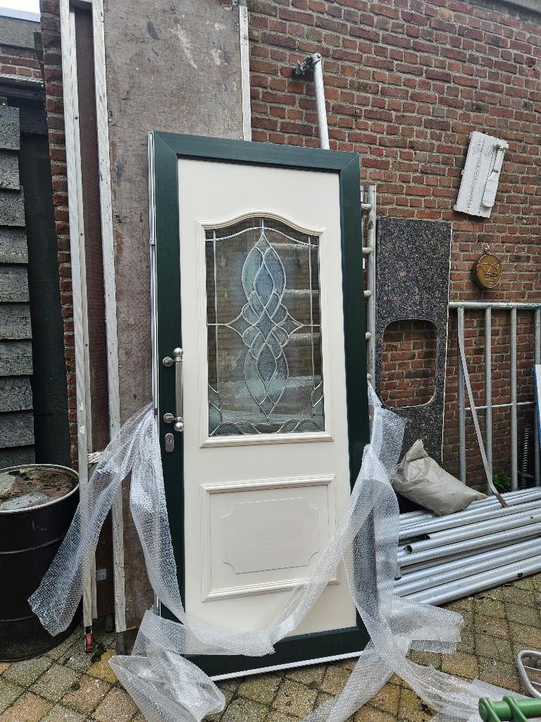 zware Kunststof voordeur., Doe-het-zelf en Verbouw, Deuren en Horren, Kunststof, 215 cm of meer, Nieuw, Buitendeur