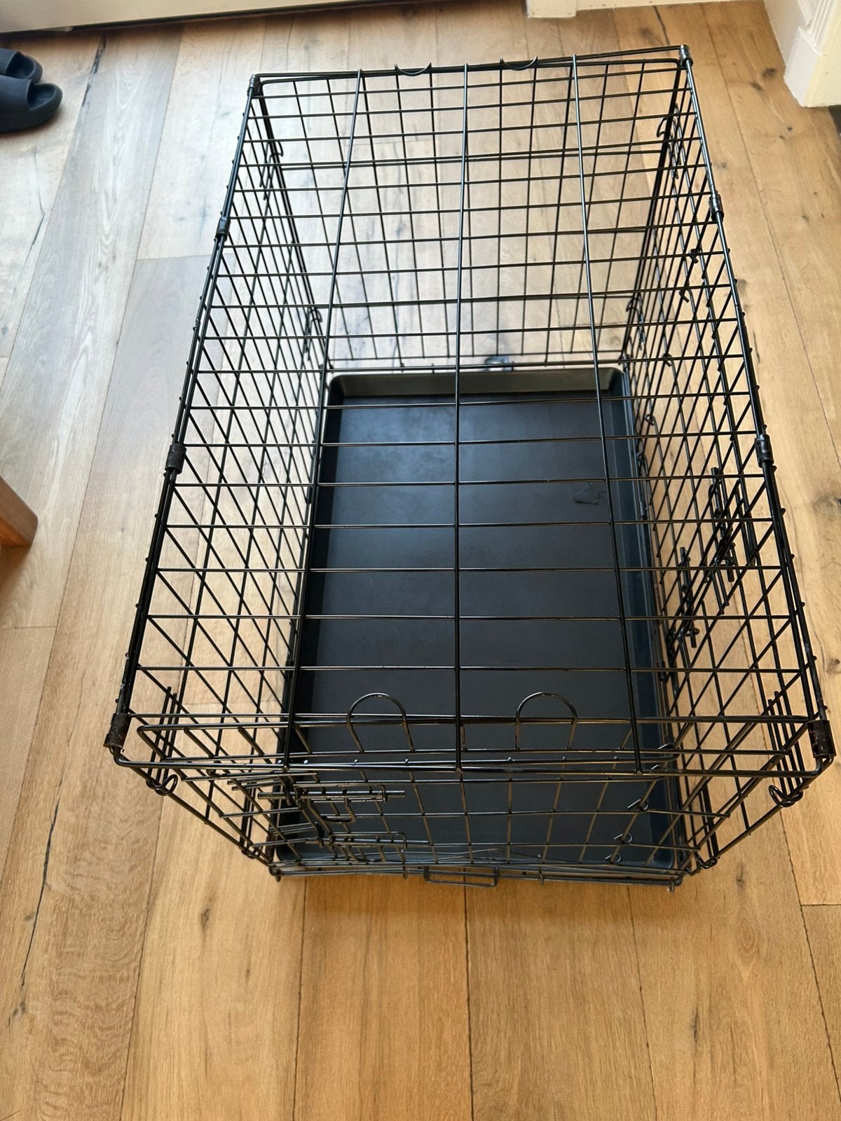 TE KOOP HONDENBENCH ZWART, Ophalen, Zo goed als nieuw