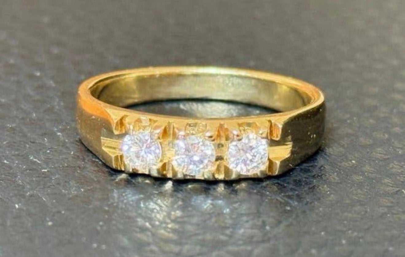 Nieuwe 18 karaat gouden ring en 3 natuurlijke VVS diamanten!, Nieuw, Ophalen of Verzenden, 17 tot 18, Met edelsteen