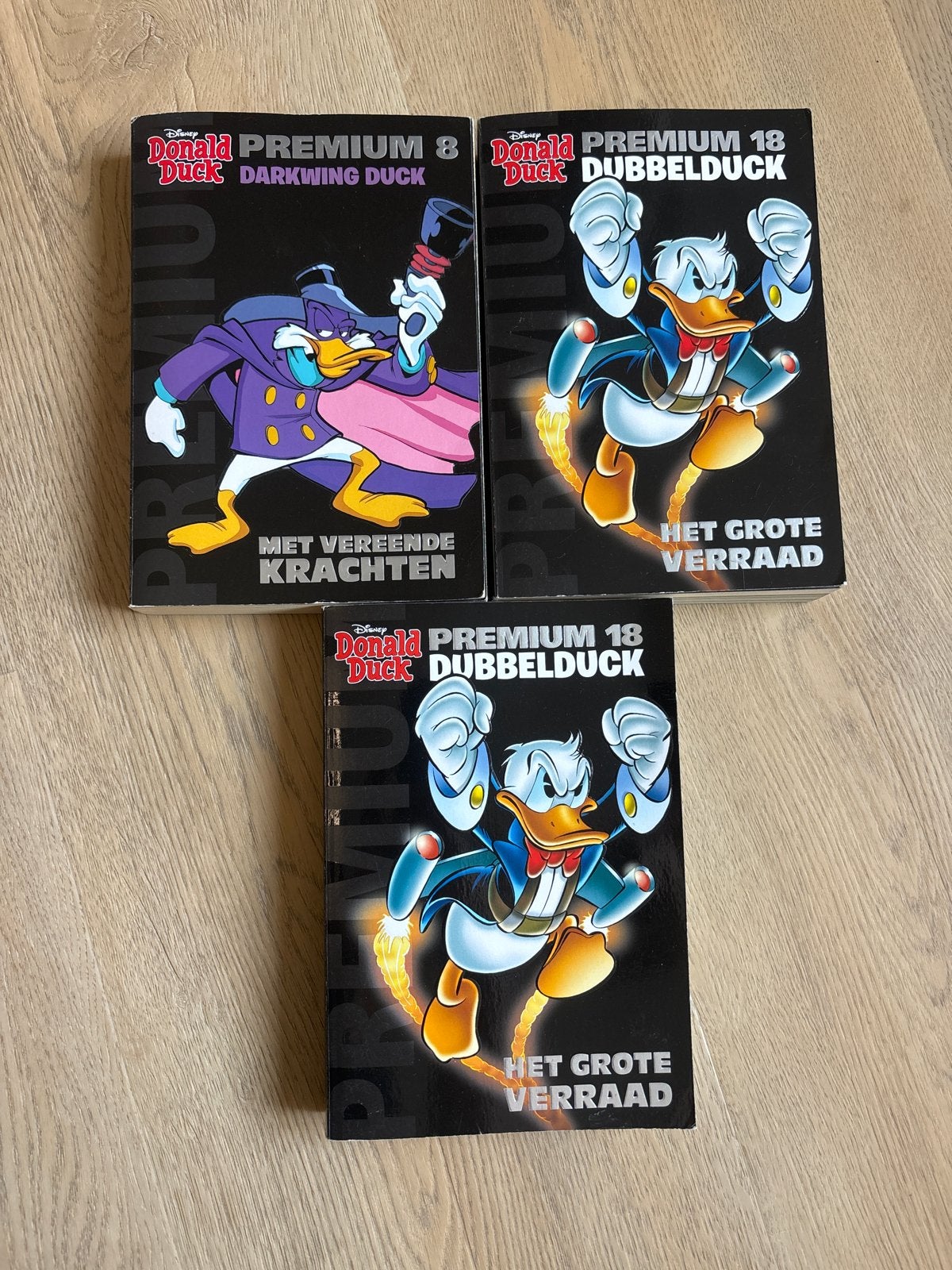 Donald Duck Premium Darkwing Duck 8 & DubbelDuck 18 2x, Boeken, Meerdere stripboeken, Ophalen of Verzenden, Gelezen