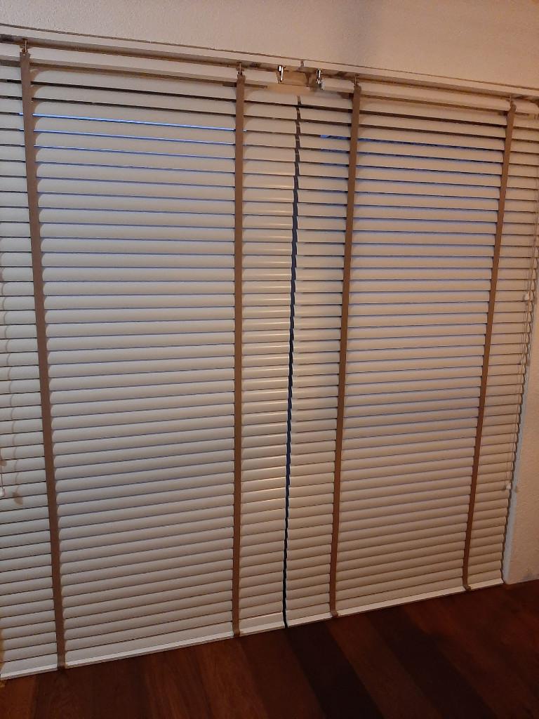 2x Brede Aluminium jaloezieën gebroken wit, Ophalen, Gebruikt, 100 tot 150 cm, 200 cm of meer