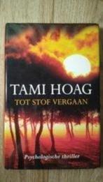 Tot stof vergaan - Tami Hoag, Boeken, Thrillers, Zo goed als nieuw, Ophalen of Verzenden