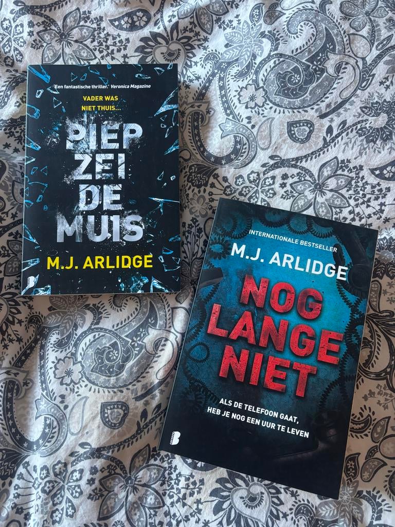 M.J. Arlidge: piep zei de muis & nog lange niet., Boeken, Ophalen of Verzenden, Zo goed als nieuw, Nederland