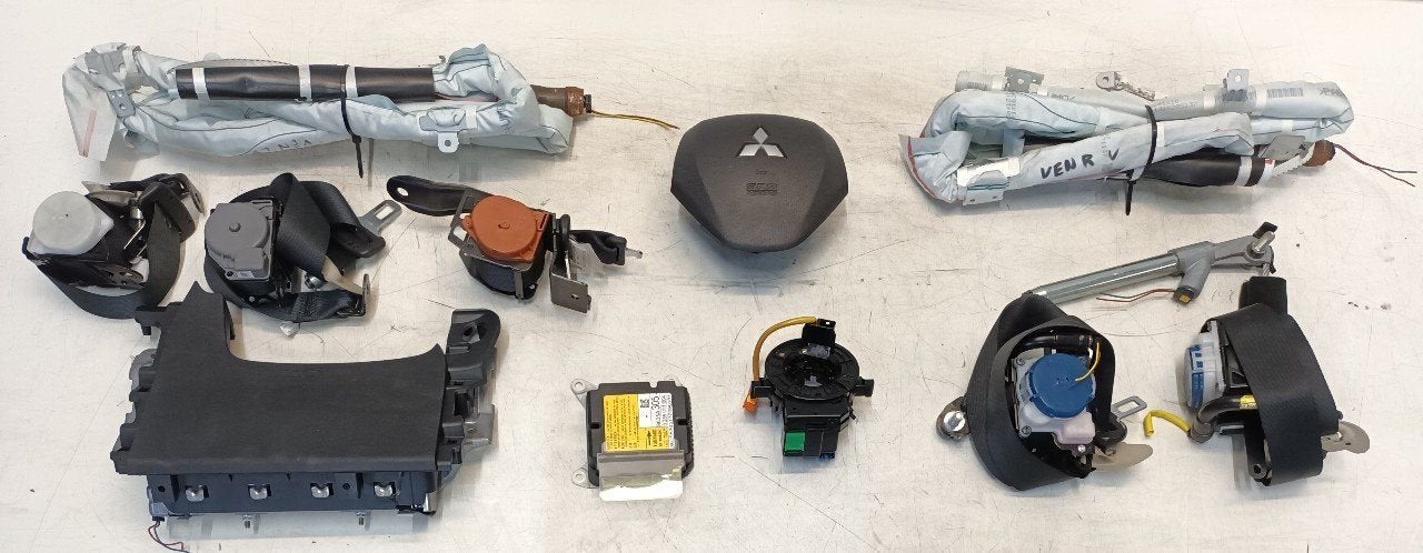 Airbag set Mitsubishi Outlander, Onderdelen@venauto.nl, Van der Ven Autorecycling B.V., Gebruikt, Ettenseweg 76, 4706 PB Roosendaal, The Netherlands