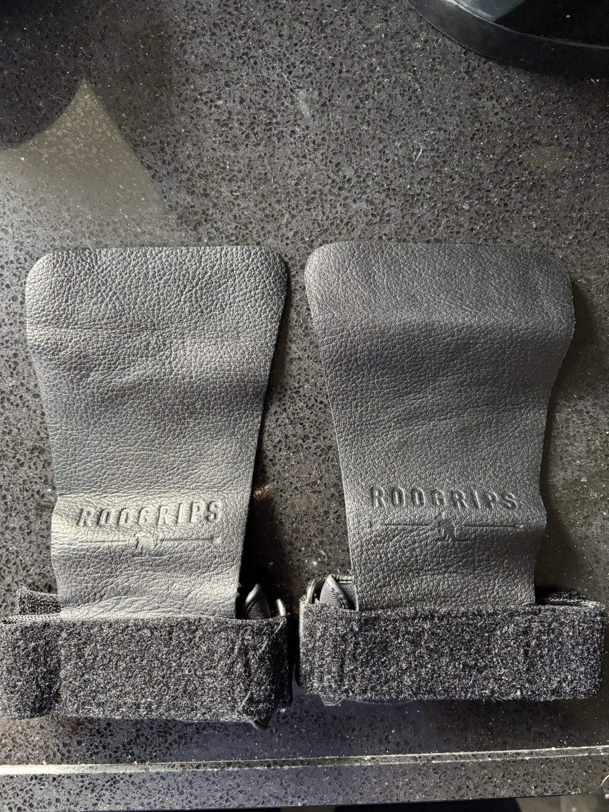 New Rouge Roogrips Fingerless Grips Crossfit Hyrox bar grip, Maat 52/54 (L), Fitness, Zwart, Nieuw