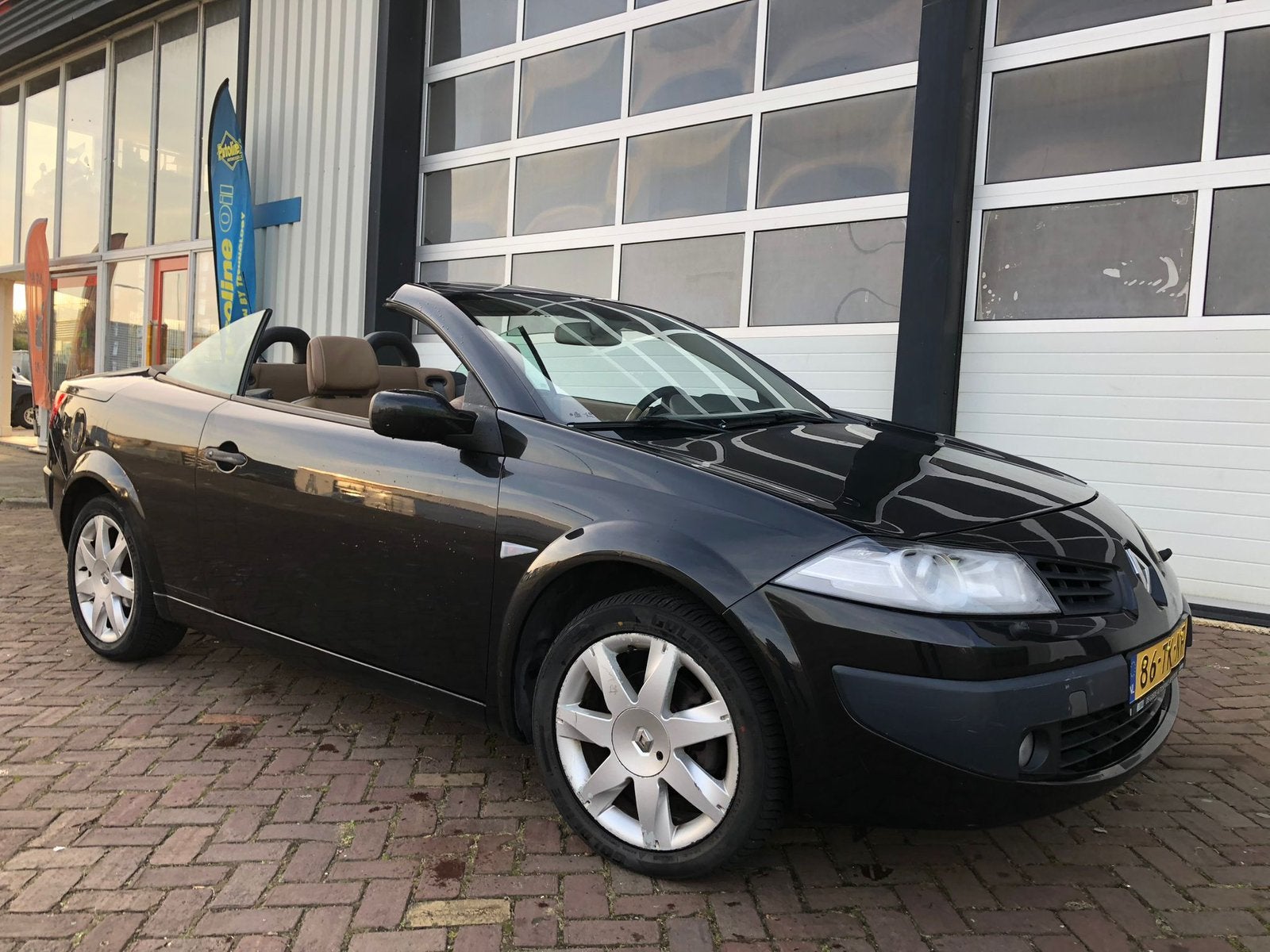 Renault Mégane 2.0 16V Cabrio Euro4 2006 Zwart, Auto's, Voorwielaandrijving, 1998 cc, Beige, 4 cilinders