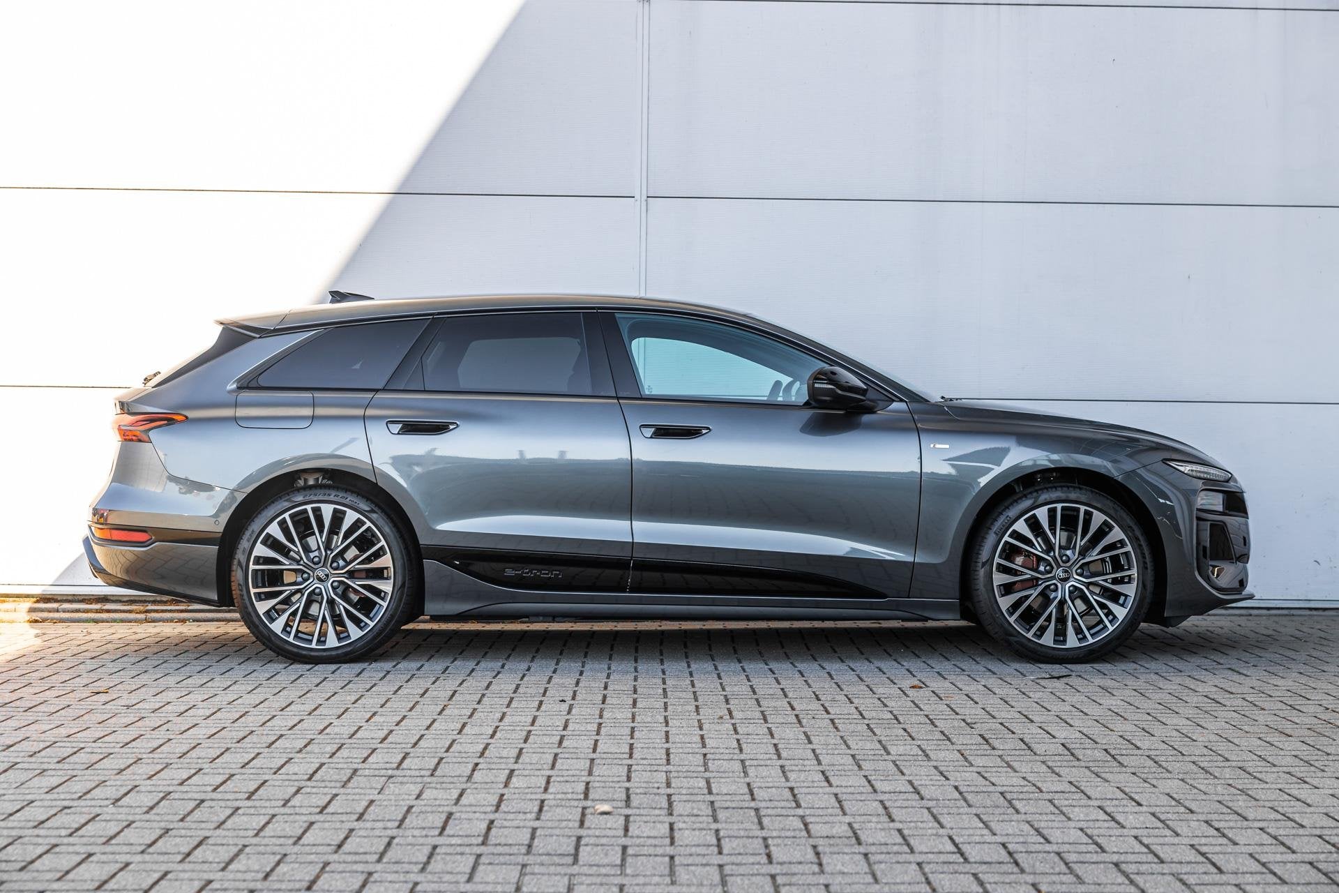 Audi A6 Avant e-tron 286pk S Edition 83 kWh | Trekhaak Wegkl, Auto's, Automaat, 12 maanden, Achterwielaandrijving, Parkeercamera