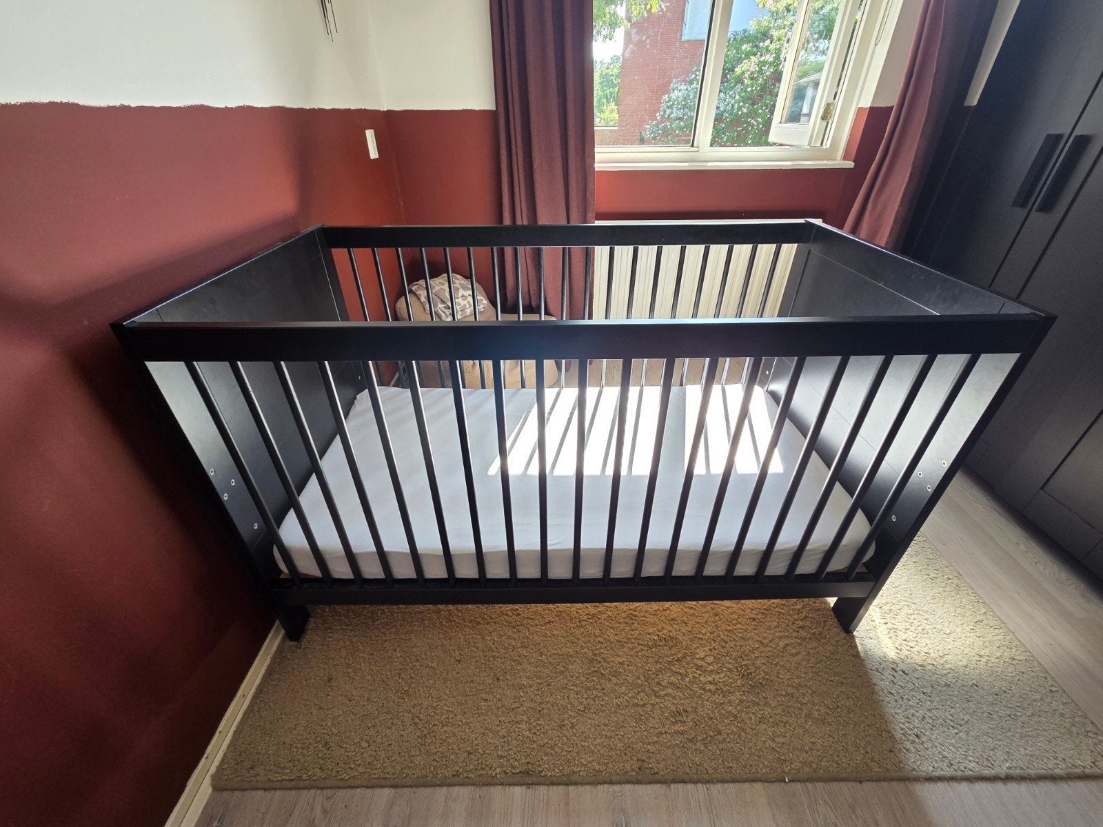 Zwart meegroei ledikant (140x70) van Vittoria - Europe Baby, Kinderen en Baby's, Ophalen, 70 tot 85 cm, 140 tot 160 cm, Zo goed als nieuw