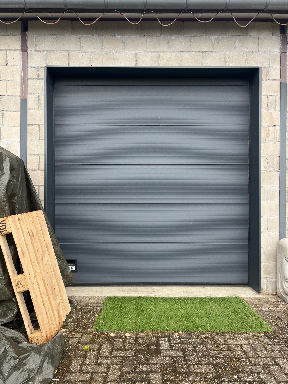 Gebruikte Garagedeur - Grijs, Compleet met Motor, Garagedeur, Ophalen of Verzenden, Zo goed als nieuw, Metaal
