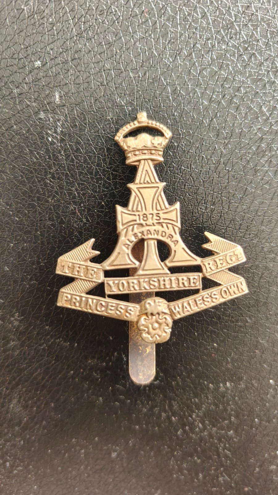 Originele WW2 capbadge Green Howards., Ophalen of Verzenden, Landmacht, Engeland, Embleem of Badge
