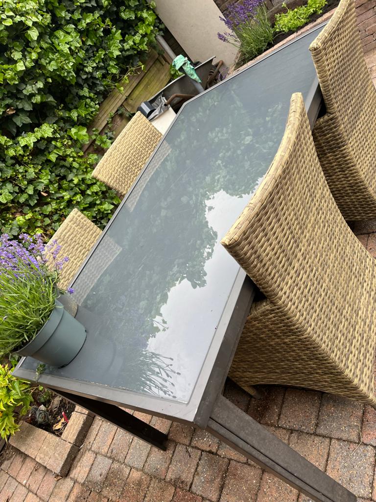 Tuinset met glazen tafel en 4 wicker stoelen, Gebruikt, Eettafel, 6 zitplaatsen, Ophalen of Verzenden