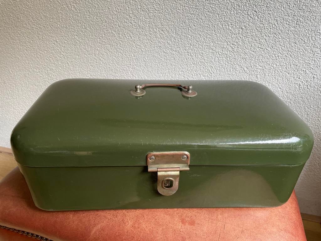 Grote groene emaille broodtrommel, slot werkt niet, Antiek en Kunst, Antiek | Emaille, Ophalen of Verzenden